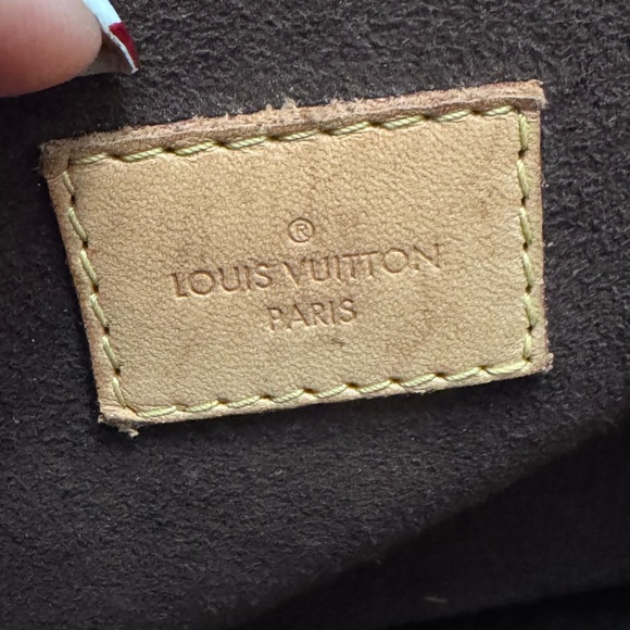 Authentic LV Pochette Métis Monogram - Picture 6 of 14